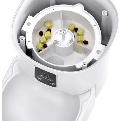 Cutaway view of the 4L automatic pet feeder's internal rotating food tray with kibble and treats.